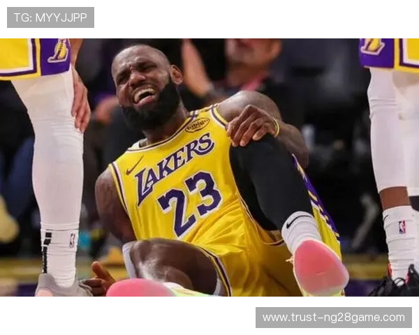 浓眉连续三场砍下30分带领湖人迎战强敌，詹姆斯伤情更新引关注