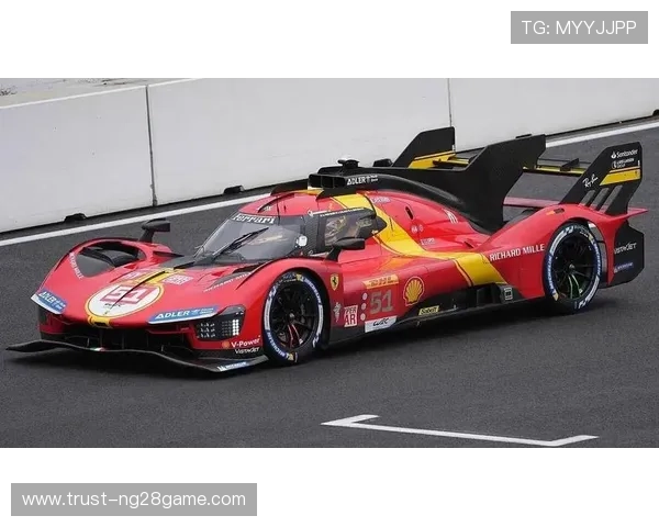 F1赛季最新动态：车手排名激烈变化 红牛和梅赛德斯竞争再度升温