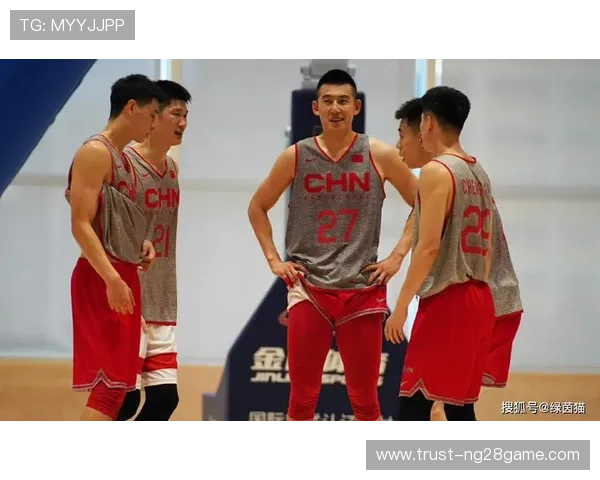 中国男篮激战世界杯晋级八强 队员拼搏精神引发全国关注